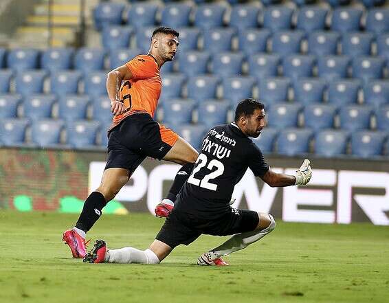 בן שמעון מכניע את ישראלי // צילום: אלן שיבר